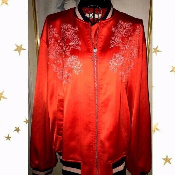 H & M BOLD RED SATIN BOMBER STYLE JACKET WITH PRETTY FLORAL EMBROIDERY~MEDIUM - Picture 4 of 8